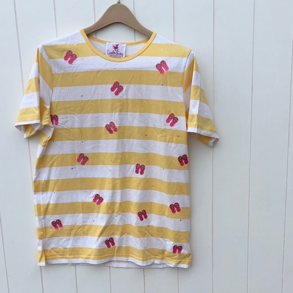 Quacker Factory flip flop bling Tee! medium